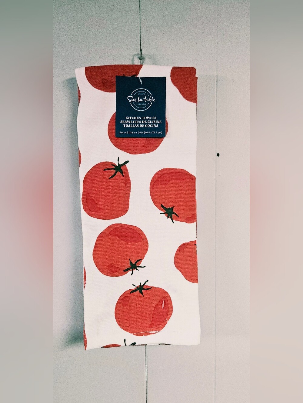 Sur la table Tomato Print Kitchen Towels, Set of 2, NEW